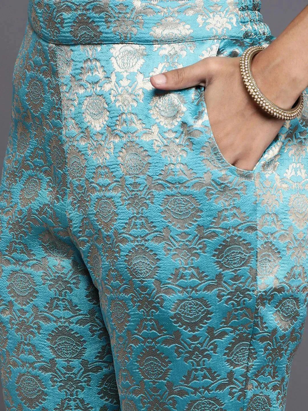 Blue Solid Velvet Straight Kurta With Trousers & Dupatta