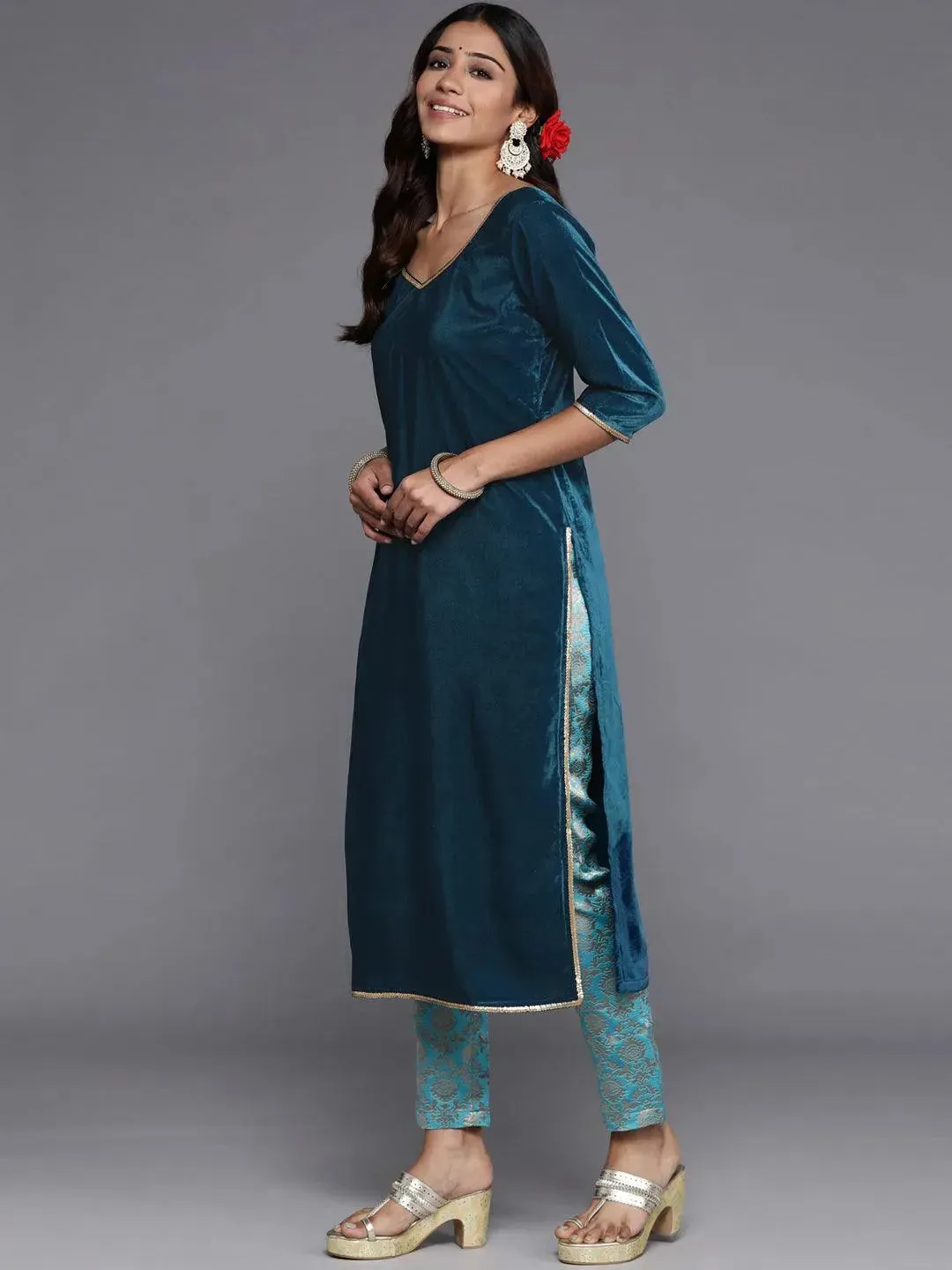 Blue Solid Velvet Straight Kurta With Trousers & Dupatta