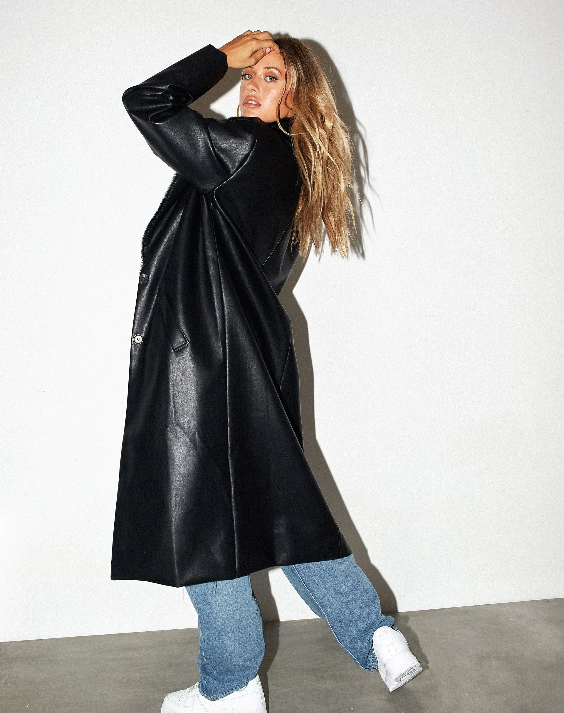 Weaver Longline Coat in Pu Black